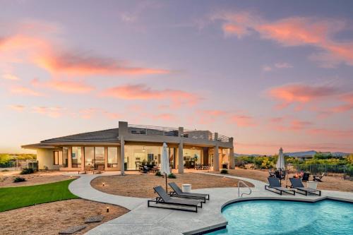 Fallbrook by AvantStay Secluded Home on 40acres wPool Rooftop Trails
