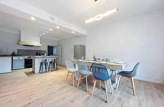 Family apartment in town center, 5 minutes walk from the beach and shops