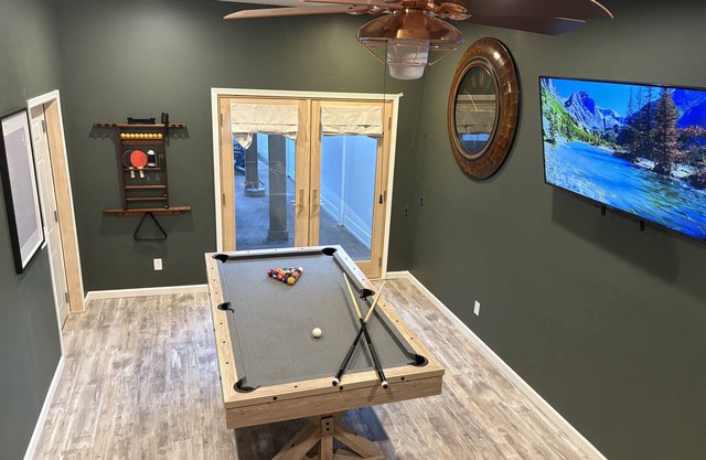 Family/Business-House, Lk Harriet, Pavilion Hot Tub, Games Room Arcade Game