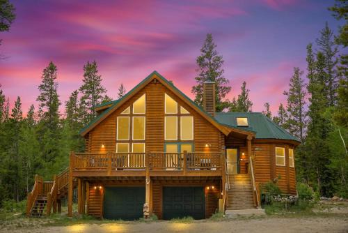 Family Cabin W Bunk Room & Outdoor Seating