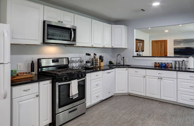 Family Cottage in Dallas Bishop Arts - 4BR 6 BEDS