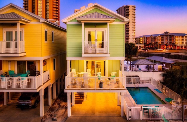 Family & Dog-Friendly Bungalow! Walk to Beach!