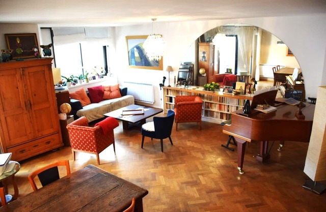 Family duplex 135m2 with terrace near shops and metro station