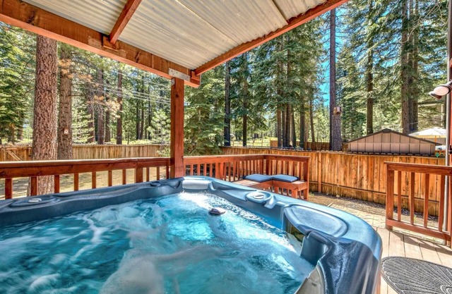 Family Favorite - Big Yard, Hot Tub, EV Charger, Pets, Trails
