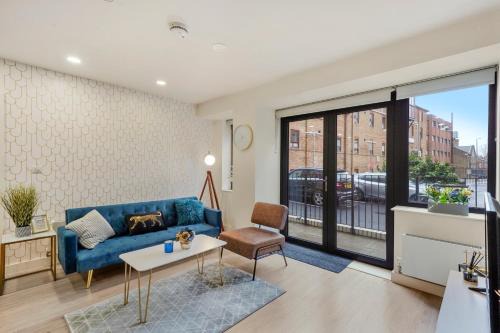 Family Friendly 2BR in Bedford, Parking, Free Wi-Fi, Gym and Cinema room