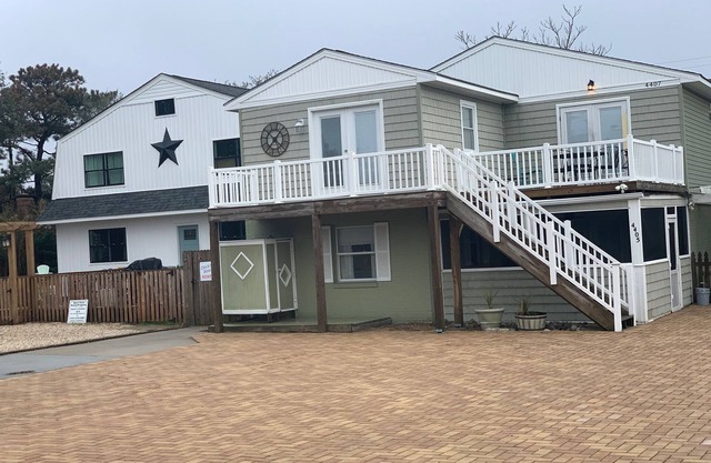 Family friendly Beach house 400 Yards to Beach! Sleeps10