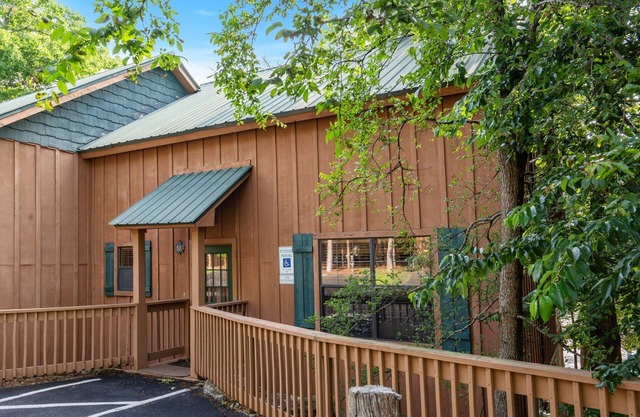 Family-Friendly Cabin | Step-Free Entry | Accessible Bath | Pet Friendly | Near Branson Strip