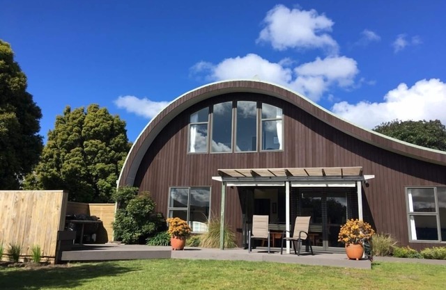 Family Friendly Estuary front beach house