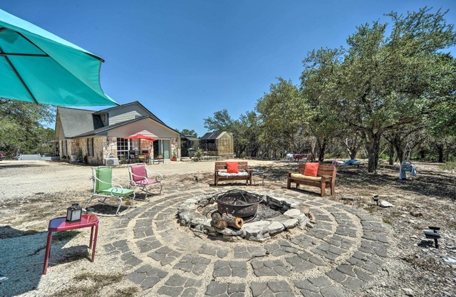 Family Friendly Hill Country Home: 13 Mi to Lake!