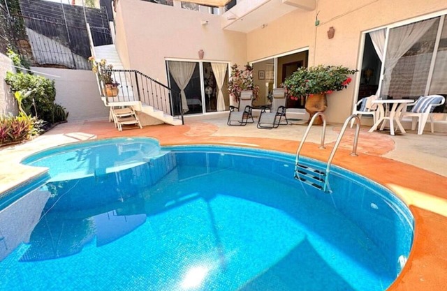 Family-friendly house with pool & close to the beach