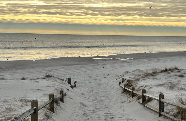 Family friendly location 1 1/2 blocks from beach, steps from bay and playground