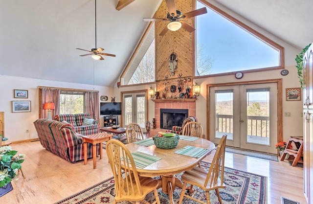 Family-Friendly Murphy Cabin w/Deck & Fire Pit!