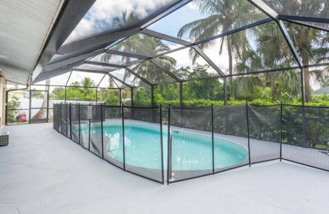 Family friendly oasis w/ heated pool & canal views