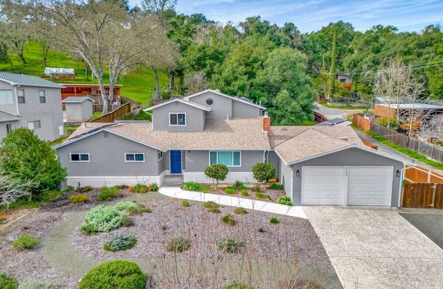 Family Friendly Pool Hot Tub 5 BDRM Bonus RM