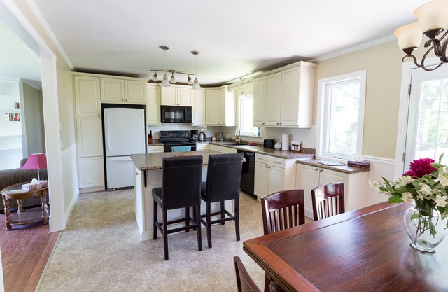 Family Friendly Sandbanks Retreat
