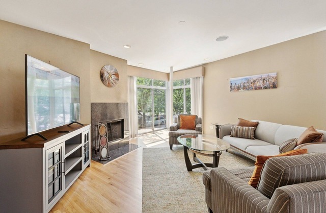 Family-Friendly South Loop Escape by RedAwning