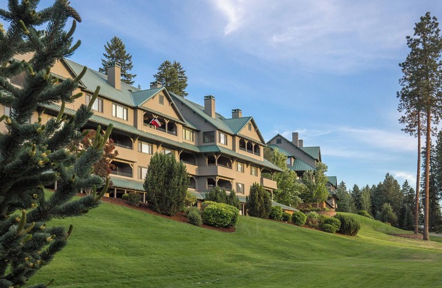 Family-Friendly Suite Steps to Lake w/Full Kitchen & Resort Indoor Pool