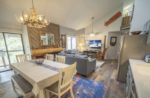 Family-Friendly, Updated, Shuttle to Slopes