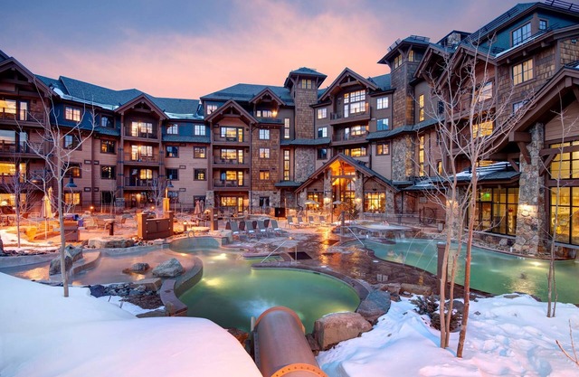 FAMILY FUN! 25 Mar-1 Apr 2023,True Ski In/Out, 2BR/2BA, Full Kitch, Sleeps 8+