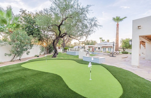 Family fun at Pueblo Estate for 16 – Near WM Open Outdoor Oasis w/Golf & Hot Tub