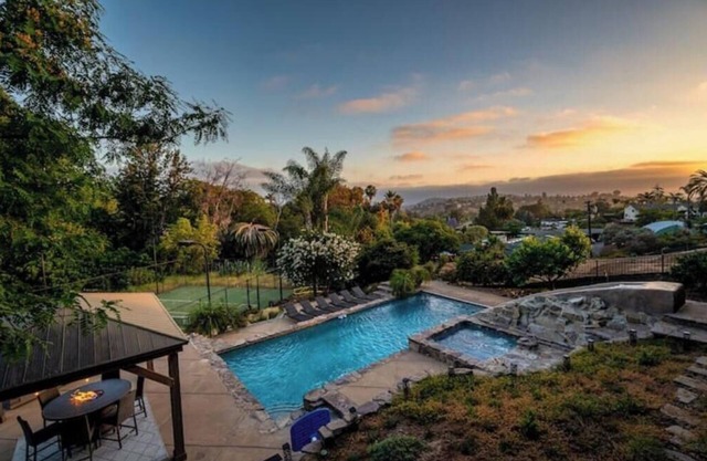 Family Fun Mountain Villa in San Diego Pool/Jacuzzi, Water-slide, PickleBall