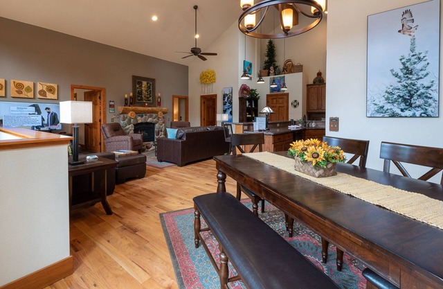 Family Gathering Home! Beautiful, Spacious, Clean! Next to Rocky Mtn N.P., YMCA