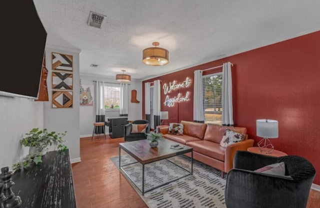 Family Getaway Near Santa’s Wonderland & A&M w/Firepit, Arcade & King Beds