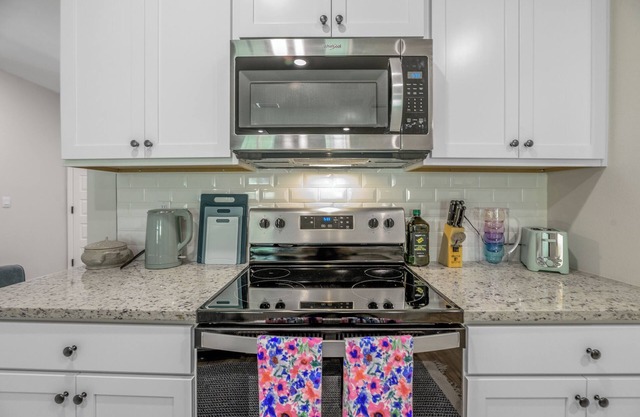 Family&Group Getaway - 4BR Tallahassee Home for 10