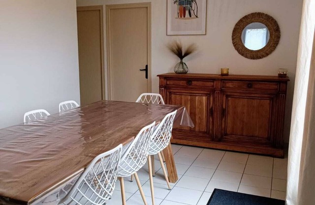 Family home 600m from the beach (8 min walk)