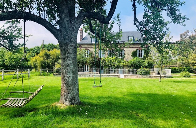 FAMILY HOME: 10/15 people on the heights of Honfleur