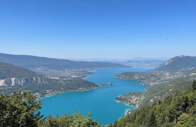 Family Home by the Lake and Mountains
