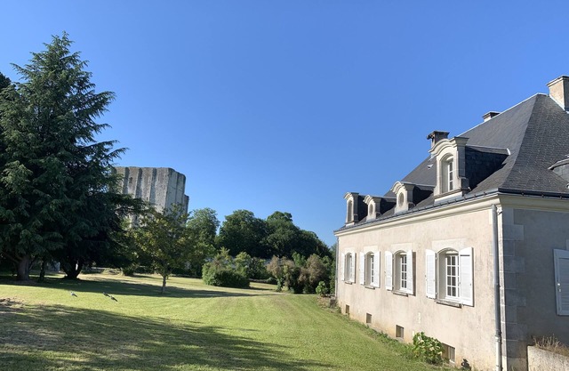 Family home, magnificent view, large garden, close to the châteaux of the Loire Valley