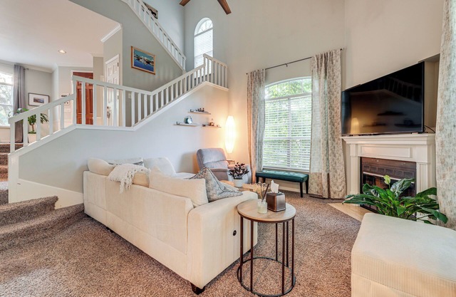 Family Home w/Deck: 12 Mi to Downtown Nashville!