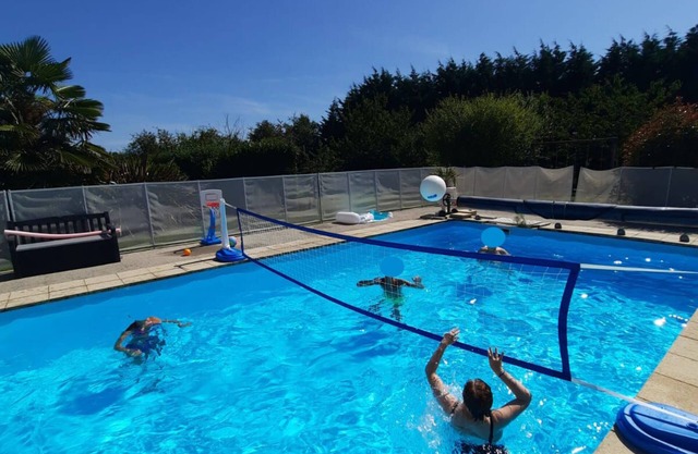 Family home with heated pool, near the D-Day landing beaches