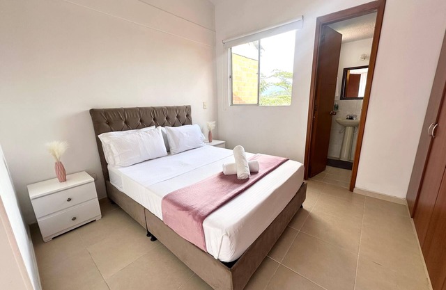 Family Home with Pool Near Expofuturo, Villa Olímpica, and Ukumarí.