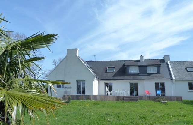 Family house with sauna, close to the sea