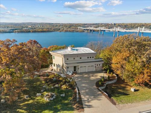 Family Lake Retreat Private Beach Dock Views