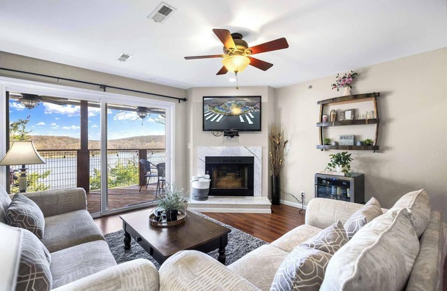 Family Lakefront Oasis – Picture Perfect Retreat!