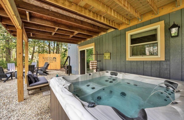 Family Mountain Retreat - Hot Tub - Sauna - Fire Pit- Game Room - Fireplace