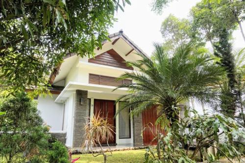 Family Only Homey Villa with Mountain View - De Reiz Cemara Syariah 3BR