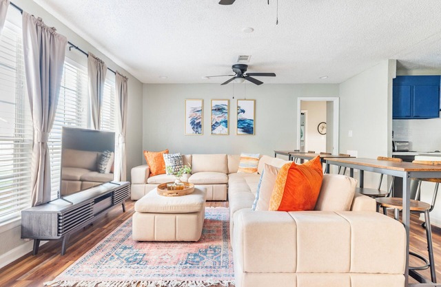 Family & Pet Friendly, Location Style & Comfort *4BR/2BA Walk To Everything