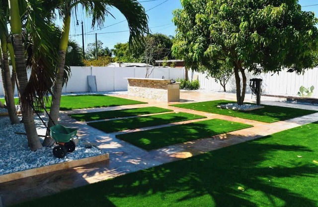 Family-Ready 3 BDR Retreat Close to Beach Fun.