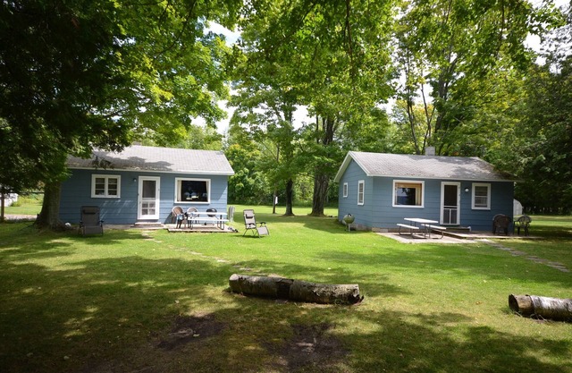 Family resort cottage 3 on Big Glen Lake-Rent 1 or 5 -Dock,m Kayaks, Rowboat