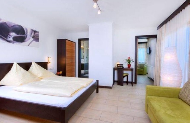 Family room Comfort Plus separate children's room - Panoramahotel Burgeck
