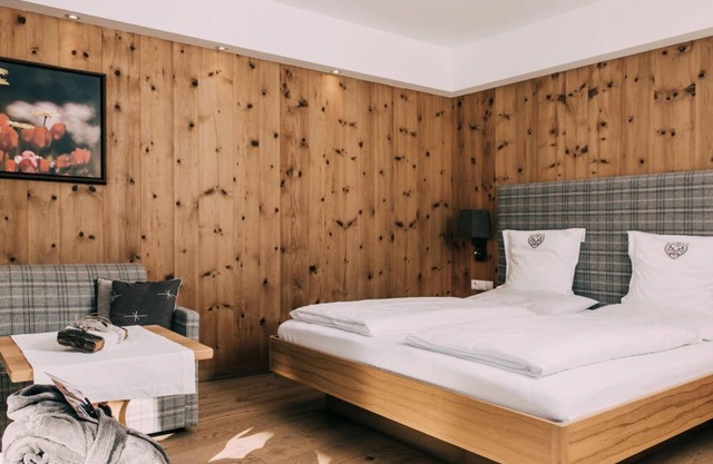 Family room Swiss stone pine from 7 nights - Hotel Schwaigerhof