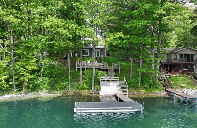 Family sized cottage near Gaylord on a private lake!