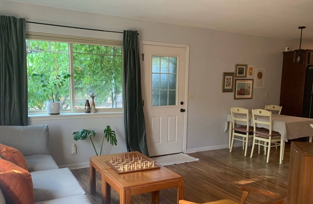 Family sized townhouse walking distance from the Rogue River