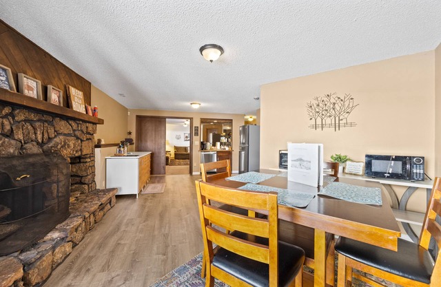 Family space+ central +Private entry 2 Bedroom 1 Bath + Bunk Beds + Kitchen