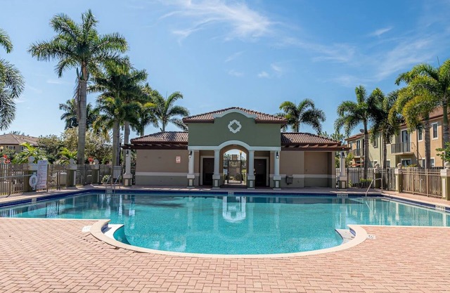 Family Time Relax & Explore, Pool, Work Desk, BBQ, Near Everglades & Keys