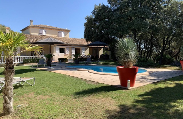 FAMILY VILLA 8/9 pers. air-conditioned with swimming pool, in Provence